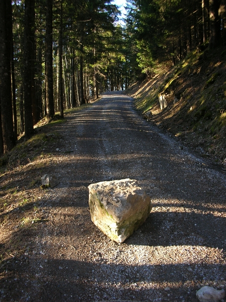 Schneefleck vor Gafadura links Weg 06_04_2010 (17).jpg